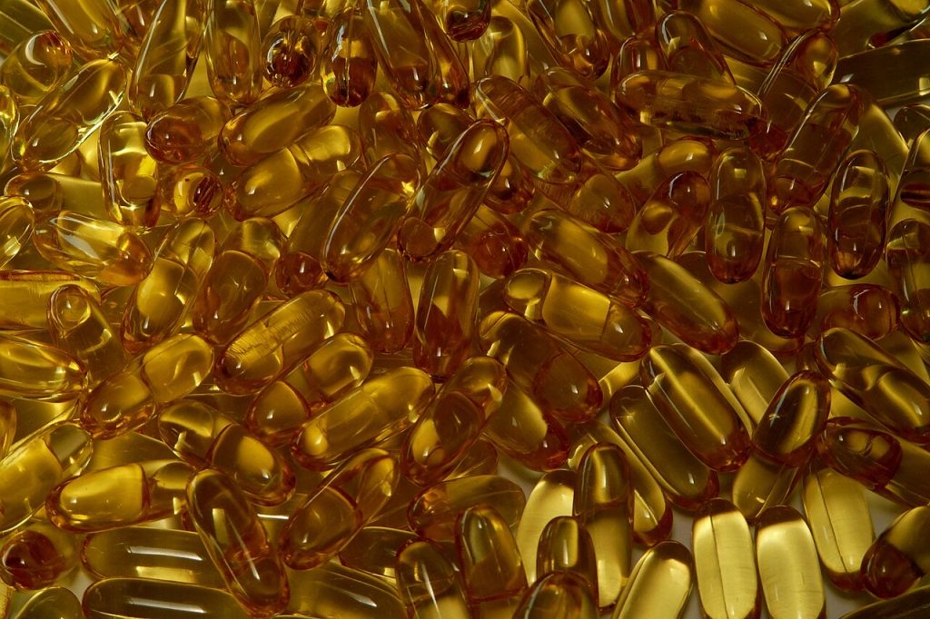 Molte capsule di gelatina color ambra, a richiamare le capsule al posto del Creon